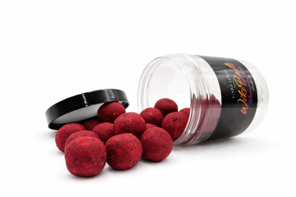 Spill czerwonych kulek przynętowych